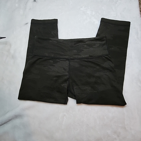 LULULEMON WUNDER UNDER CROP SAVASANA CAMO Green  SOOT Green SIZE 6 - Picture 2 of 8